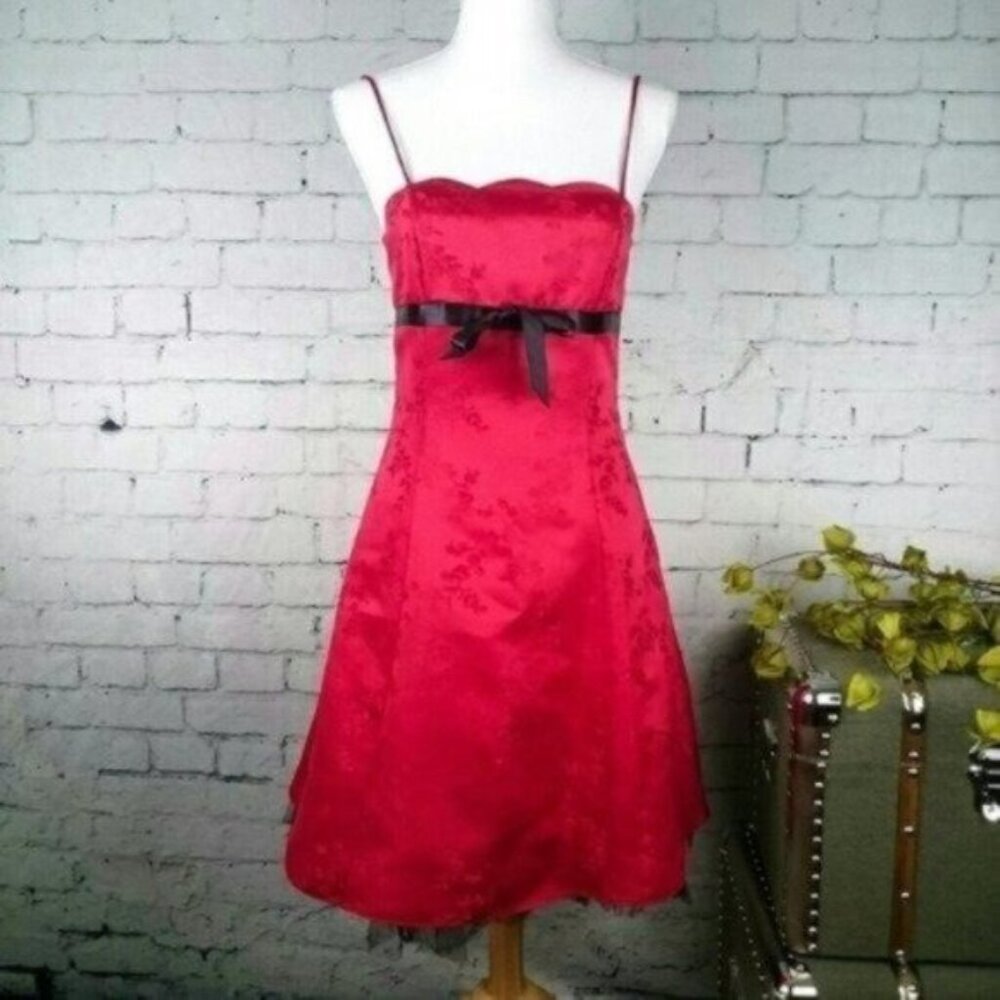 Urban Girl Nites Scalloped Fit And Flare Dress Red 9/10